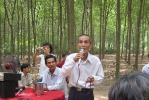 Lão nông Nguyễn Văn Nhựt chia sẻ kinh nghiệm chữa bệnh.